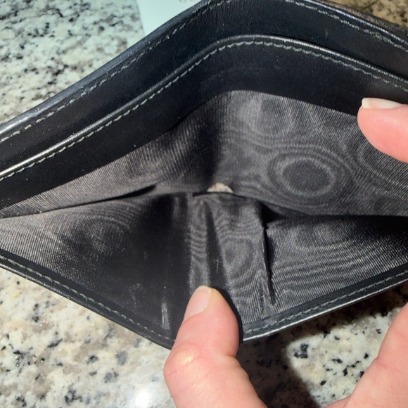 🔥Authentic Gucci Wallet with Interlocking GG Gold Hardware - Full Inclusion!🔥 - Picture 6 of 11